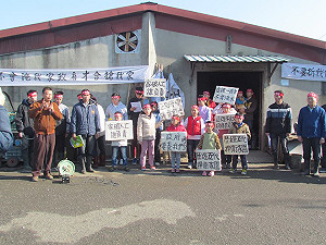 蓋自行車道引發迫遷爭議 三峽居民下跪陳情
