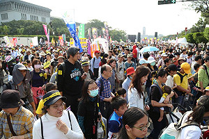 314反核大遊行 北南高5萬人上街