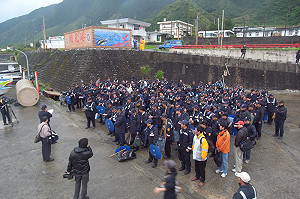 蘭嶼動員反核廢  200警力登島對峙