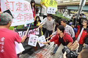 趁機偷跑? 反風車居民阻施工遭毆