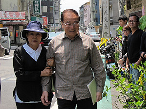 張俊雄籲林：勿辭別祖先 要勇敢活下去