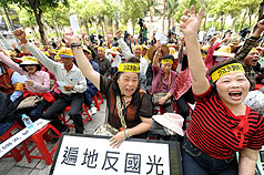 近千農民北上反國光  要奮戰到最後一刻