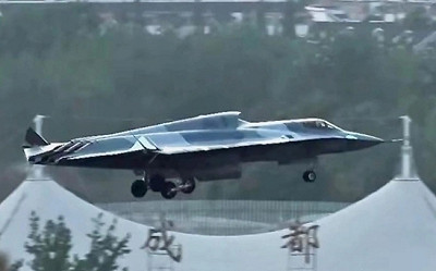 中國六代機裝雷射武器! 第三引擎專供電 380公斤吊艙 0.3秒燒穿彈頭導引彈