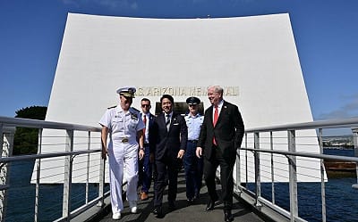 現在持續與美國同盟的是日本 小泉進次郎秀與印太司令合照