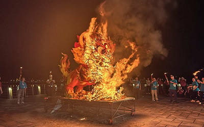 2026左營萬年季最高潮 火獅燒化祈福四境平安