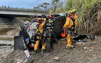 「阿美麻糬」宗泰食品董事長余國基駕車墜橋不治 目擊者:車子是飛下來的