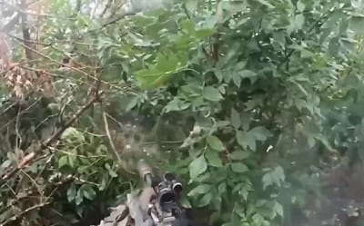 (影) 俄烏兩軍狹路相逢! 俄兵 :「你是61旅的嗎」? 碰! 烏軍 : 是的!