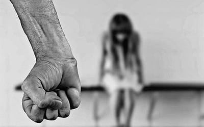 首爾男子200分鐘對同居女友施暴514次致死! 還創「杜麗國」控制、懲罰女友