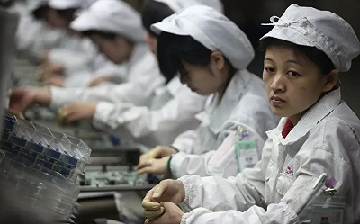 中國製造業景氣再陷緊縮!10月PMI跌至49.3% 中小型企業與房地產持續承壓