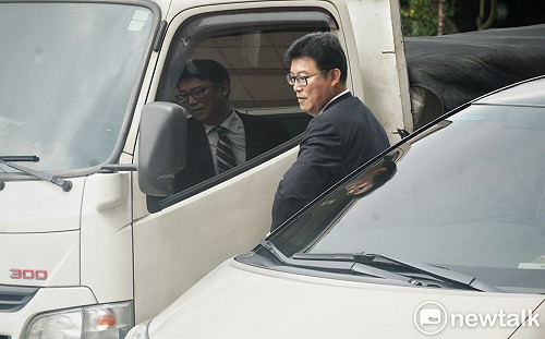 良影一二》夾縫中的姚文智 要如何擺脫藍白夾擊