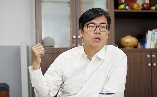 戰六都系列》挺「一邊一國」議員候選人？陳其邁：我是母雞當然全顧