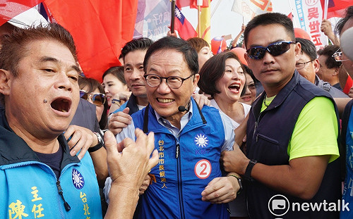 良影一二》丁守中凱道造勢 民眾群起高唱夜襲