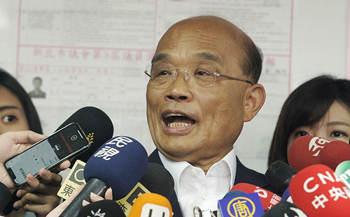 侯友宜緊咬「老」縣長 蘇貞昌：與懷有舊時代思維的對手競爭