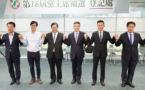 講到當初與段宜康互嗆 卓榮泰口袋手機響起....