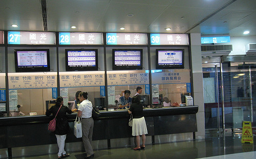 林佳龍要求公布「10休1」名單　客運業者全數採7休1排班