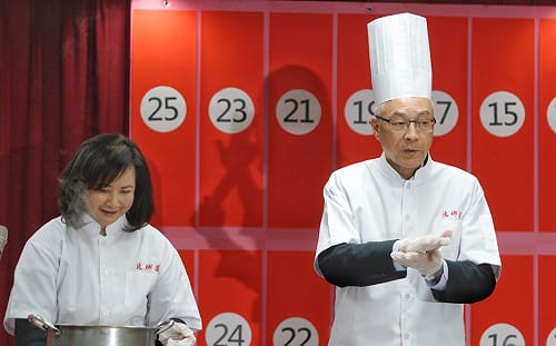 吳敦義「搓湯圓」 「願意屈居助手」放閃秀恩愛