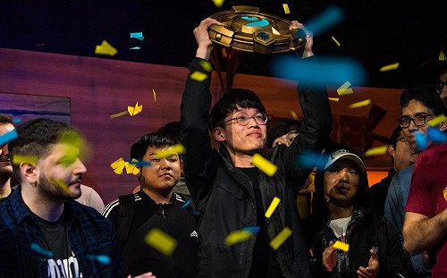 《爐石戰記》世界總決賽四月底開打　Roger、承泰不要力拚獎留台灣