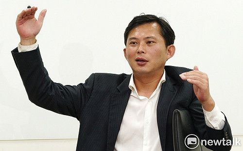 黃國昌：本日最可笑！ 竟被要求為在陸被捕分析師負責…