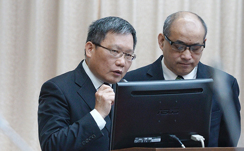 槓上財政部！高市府：要張雲鵬到議會報告慶富案