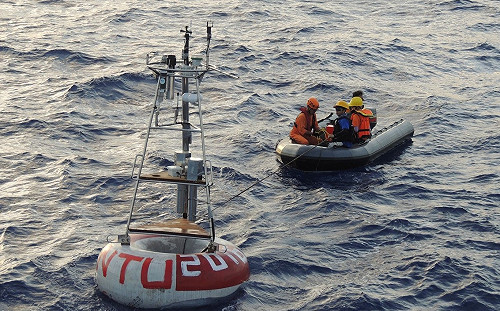 防颱新技術！台大團隊自建海上浮標預測颱風強度路徑