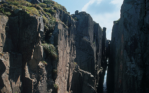別有洞天！東引「一線天」坑道今正式開放