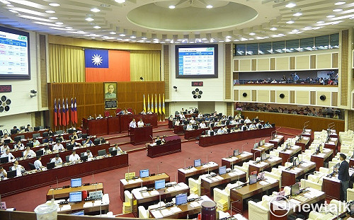 柯P嗆賣黨產來發敬老金  議會國民黨團批：失市長格調