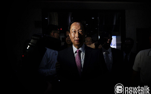 郭台銘感性告別 願續當「台灣牛」轉換「台灣起飛新航道」