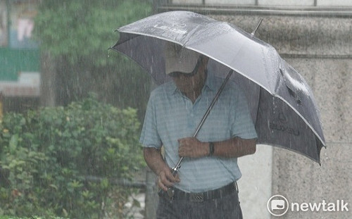 停班停課看這裡》白鹿颱風尾挾風雨 金門及花東、高雄部分鄉鎮「達標」(不斷更新)