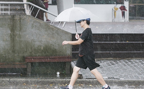 快訊》雨彈範圍擴大！全台7縣市慎防短時強降雨