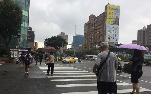外出帶雨具！明起東北季風再增強 北台灣降溫轉溼涼