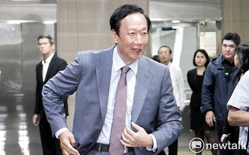 郭韓還沒會！ 郭和「他」先同台大酸「位子」被占走了