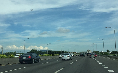 解封後端午連假人潮爆發！高公局估車流量為平日1.6倍