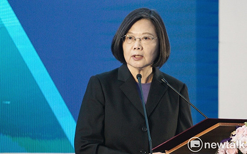 駁韓國瑜神燈精靈說  蔡英文：台灣不是個精靈可比較