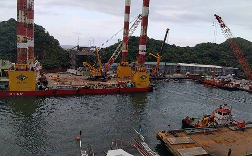 受損漁船全數打撈完成！南方澳漁港航道11/1恢復通行