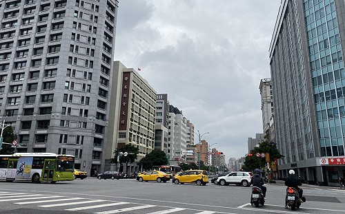 出門帶傘！北台灣仍濕涼  桃園以北高溫僅20°C