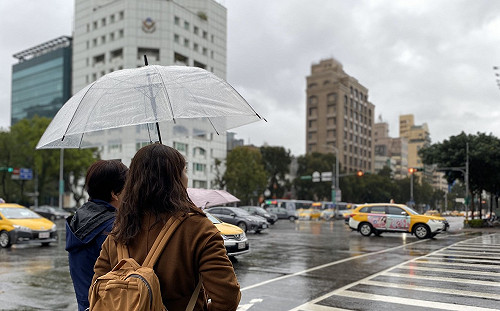 北台灣轉涼!桃園以北短暫雨  中南部日夜溫差大
