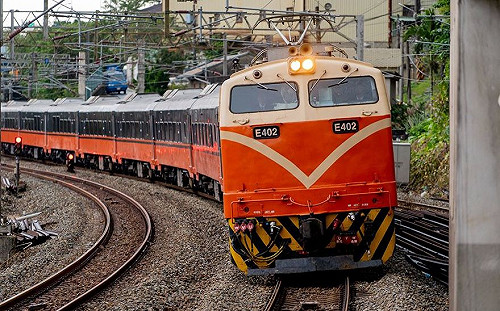 國內旅遊夯！台鐵端午連假再加開38班  6/17零時開賣