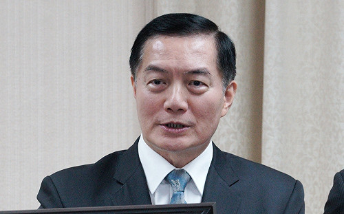 黑鷹失事》參謀總長沈一鳴遺體下午6時運抵三總  國防部官兵列隊迎靈