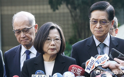 替沈一鳴上將走完未竟行程  蔡總統再度赴追思會致意
