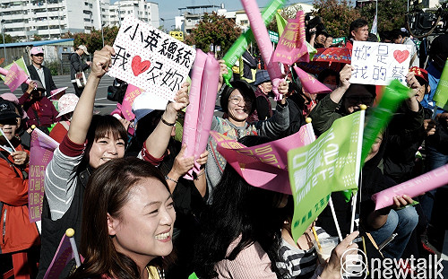 韓國瑜酸是「三軍統帥」還是「網軍總司令」   蔡英文嚴正反擊！
