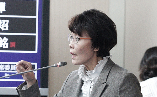 什麼時候跳蓮池潭？黃昭順遭網友洗版、臉書緊急關閉