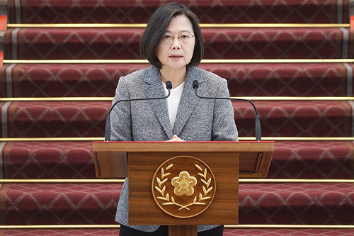 中國口罩混充台製流入市面 蔡英文：感謝藥師舉報守護民眾健康