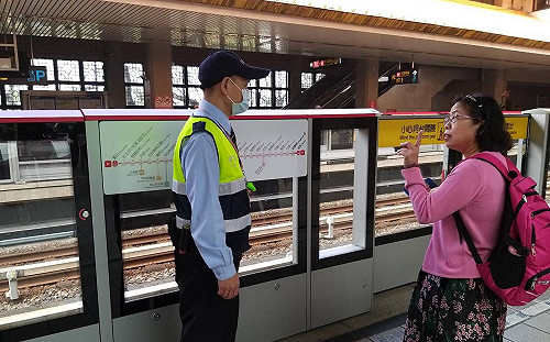 武漢肺炎》加強防疫！北捷第一線人員全面戴口罩執勤