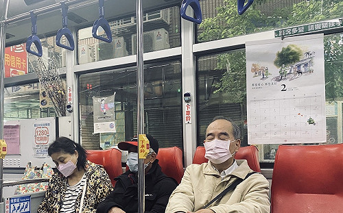 (影)武漢肺炎》醫生親自解答：搭捷運、公車真的不用戴口罩！