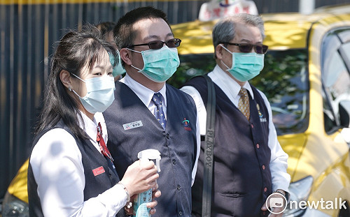 訪視計程車業者 陳其邁提醒：戴口罩、勤洗手及車內消毒