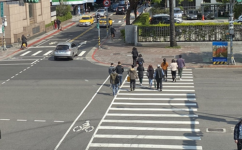 白天溫暖舒適！東北風增強  東半部留意局部大雨