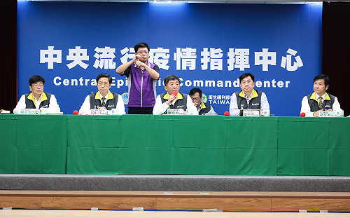 直播現場》境外移入確診案例趨緩！指揮中心14時說明最新狀況