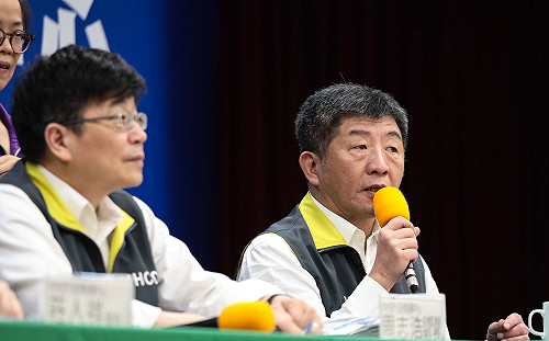 直播》多個夜市實行量體溫 指揮中心14時說明最新狀況