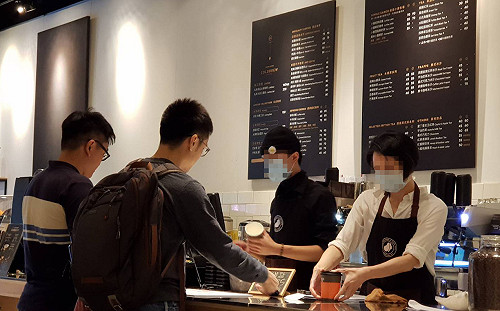 消基會調查192間連鎖超商、咖啡店！將近8成製作前沒洗手