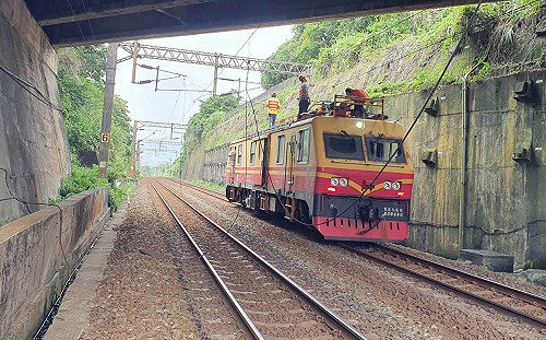 台鐵東部幹線跳電！福隆＝貢寮站東正線13：30恢復行車